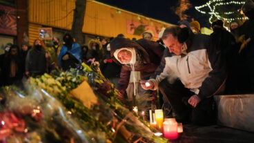 People gather during a vigil for 37-year-old Alex Pretti, who was fatally shot by a U.S. Border Patrol officer earlier in the day, Saturday, Jan. 24, 2026, in Minneapolis. (AP Photo/Adam Gray)  MNSS617