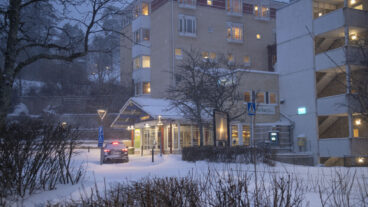 ÖRNSKÖLDSVIK 2026-01-08
 Örnsköldsviks sjukhus i stabsläge på grund av snöstormen. VMA och röd varning för snö är utfärdat i Västernorrlands län och röd varning gäller för mycket snö och hårda vindar.
Foto: Leif Wikberg / TT / 200