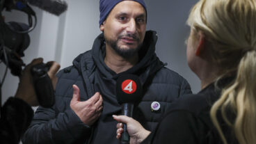 STOCKHOLM, SVERIGE 20260218
Föräldrarna Aiman Ahmad och Sanabel Ahmad vid rättegången efter trippelmordet i Uppsala i april 2025 inleds i Attunda tingsrätt
Foto: Pär Bäckström / TT / Kod 11900