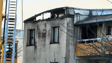 STOCKHOLM, SVERIGE 20260216
Ett flerfamiljshus brandhärjades i Kista i västra Stockholm på måndagseftermiddagen. En person har gripits och en förundersökning om grov mordbrand har inletts.
Foto: Claudio Bresciani / TT / Kod 10090