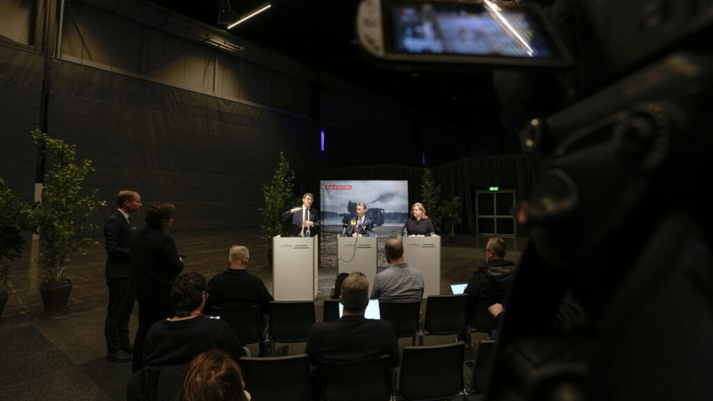 GÖTEBORG, SVERIGE 20260203
Försvarsminister Pål Jonson och Danmarks försvarsminister Troels Lund Poulsen presenterar en gemensam nyhet om att Sverige och Danmark går ihop och köper luftvärn till Ukraina för 2,6 miljarder kronor under en pressträff i Göteborg på tisdagen.
Foto: Björn Larsson Rosvall / TT / Kod 9200