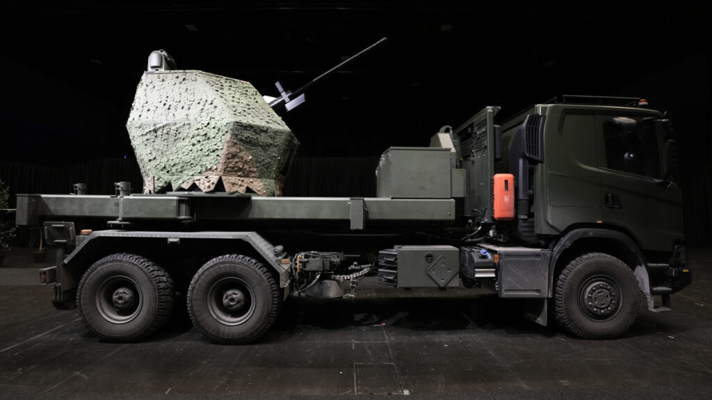 GÖTEBORG, SVERIGE 20260203
Försvarsminister Pål Jonson presenterar en gemensam nyhet med Danmarks försvarsminister Troels Lund Poulsen och Bofors vd Lena Gillström om att Sverige och Danmark går ihop och köper luftvärn till Ukraina för 2,6 miljarder kronor under en pressträff i Göteborg på tisdagen.
Foto: Björn Larsson Rosvall / TT / Kod 9200