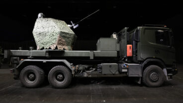 GÖTEBORG, SVERIGE 20260203
Försvarsminister Pål Jonson presenterar en gemensam nyhet med Danmarks försvarsminister Troels Lund Poulsen och Bofors vd Lena Gillström om att Sverige och Danmark går ihop och köper luftvärn till Ukraina för 2,6 miljarder kronor under en pressträff i Göteborg på tisdagen.
Foto: Björn Larsson Rosvall / TT / Kod 9200