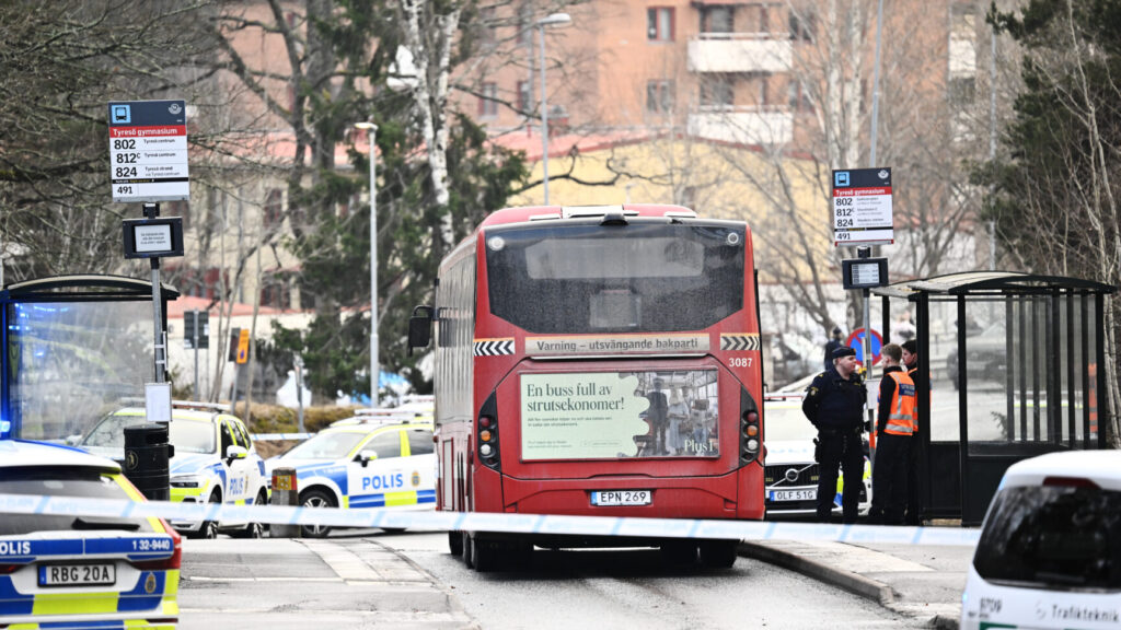 إطلاق نار داخل باص في تيريسو
Foto: Henrik Montgomery / TT