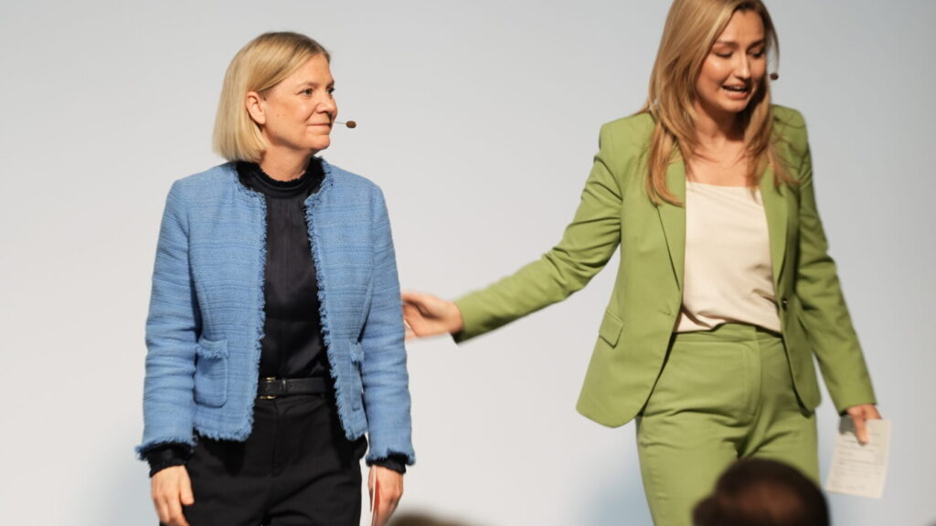 GÖTEBORG, SVERIGE 20260422
Magdalena Andersson (S), partiledare Socialdemokraterna och Ebba Busch, (KD) energi- och näringsminister, när Volvo presenterar sin nya modell EX60.
Foto: Björn Larsson Rosvall / TT / Kod 9200