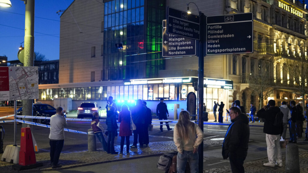 GÖTEBORG, SVERIGE 20260426
Polisen har spärrat av ett område i närheten av Nordstan och Göteborgs Centralstation i Göteborg efter larm om misstänkt farligt föremål.
Foto: Björn Larsson Rosvall / TT / Kod 9200