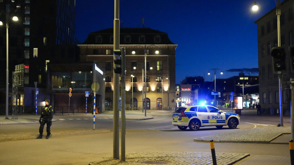 GÖTEBORG, SVERIGE 20260426
Polisen har spärrat av ett område i närheten av Göteborgs Centralstation i Göteborg efter larm om misstänkt farligt föremål.
Foto: Björn Larsson Rosvall / TT / Kod 9200