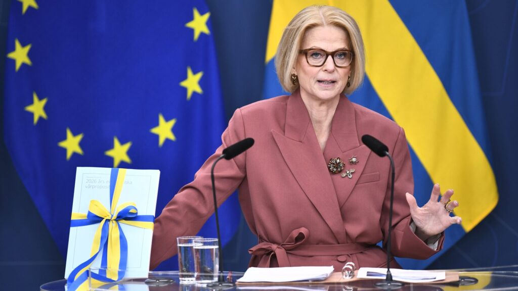 STOCKHOLM, SVERIGE 20260413
Finansminister Elisabeth Svantesson (M) presenterar vårbudgeten vid en pressträff i Rosenbad.
Foto: Lars Schröder / TT / Kod 12060