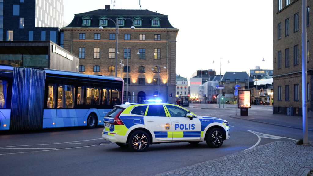 GÖTEBORG, SVERIGE 20260426
Polisen har spärrat av ett område i närheten av Nordstan i centrala Göteborg efter larm om misstänkt farligt föremål.
Foto: Björn Larsson Rosvall / TT / Kod 9200