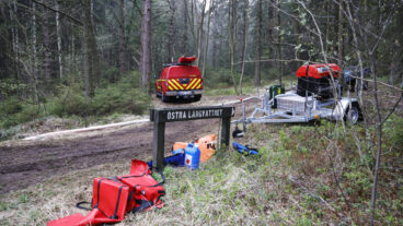 GÖTEBORG, SVERIGE 20260503
En skogsbrand har brutit ut i Delsjöområdet i Göteborgs kommun och har pågått sedan lördagseftermiddagen. Räddningstjänsten är på plats och arbetar med att bekämpa branden.
Foto: Adam Ihse / TT / Kod 9200