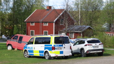 NYÅKER 20260524
Polis och frivilliga från Missing People söker efter en 2-åring som försvann från sitt hem på söndagsförmiddagen i Nyåker.
Foto: Johan Löf / TT / Kod 12037