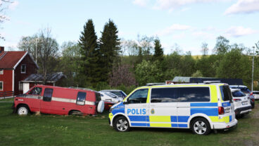 NYÅKER 20260524
Polis och frivilliga från Missing People söker efter en 2-åring som försvann från sitt hem på söndagsförmiddagen i Nyåker.
Foto: Johan Löf / TT / Kod 12037