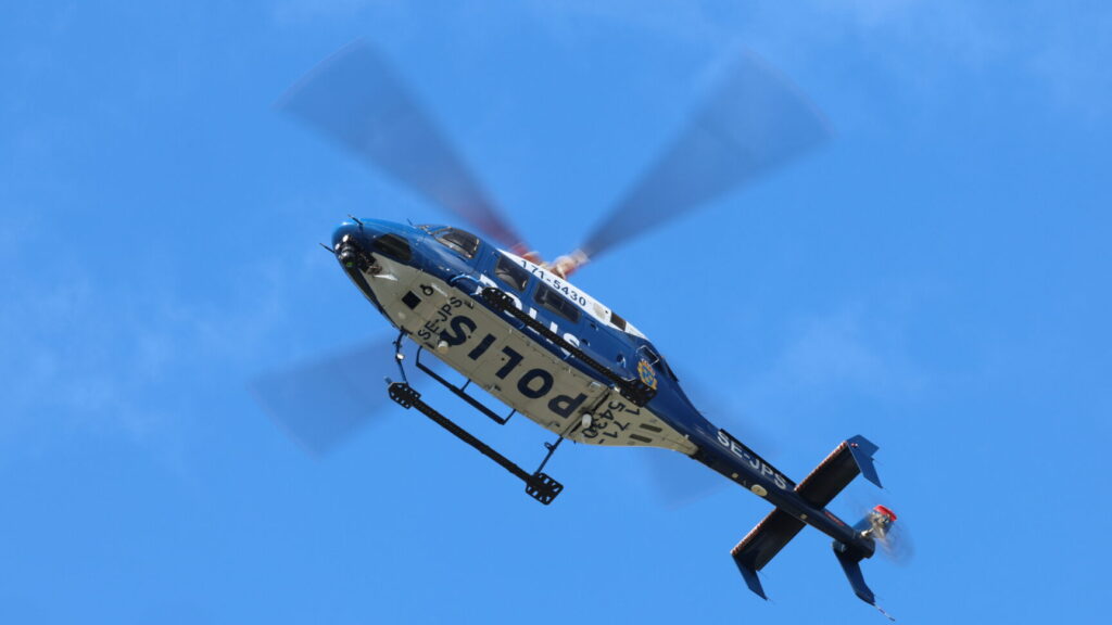 NYÅKER 20260524
Polis söker med helikopter efter en 2-åring som försvann från sitt hem på söndagsförmiddagen.
Foto: Johan Löf / TT / Kod 12037
