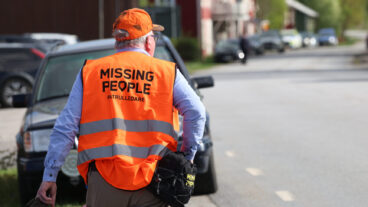 NYÅKER 20260524
Polis och frivilliga från Missing People söker efter en  2-åring som försvann från sitt hem på söndagsförmiddagen.
Foto: Johan Löf / TT / Kod 12037