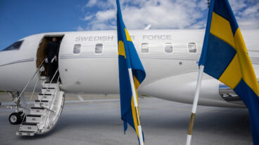 UPPSALA 20260601
Under måndagen överlämnades de två nya statsflygen Transportflyg 106 till flygvapnet vid en ceremoni på Uppsala garnison. De nya statsflygplanen, Bombardier Global 6500, kommer främst att nyttjas av regeringen, försvaret och kungahuset. Flygplanen kommer opereras av 75:e statsflygsskvadronen som tillhör F 7 men är placerade på Arlanda flygplats.
Foto: Jonas Ekströmer / TT / Kod 10030