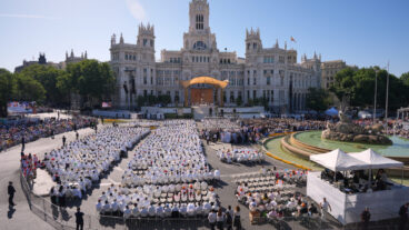 Pope Leo XIV presides over a Mass marking the Catholic feast of Corpus Christi at Plaza de Cibeles in Madrid, Spain, Sunday, June 7, 2026, on the second day of his seven-day apostolic visit to mainland Spain and the Canary Islands. (AP Photo/Manu Fernandez) EM153