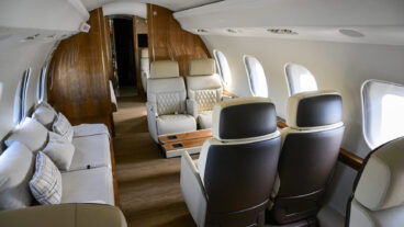 UPPSALA 20260601
Under måndagen överlämnades de två nya statsflygen Transportflyg 106 till flygvapnet vid en ceremoni på Uppsala garnison. De nya statsflygplanen, Bombardier Global 6500, kommer främst att nyttjas av regeringen, försvaret och kungahuset. Flygplanen kommer opereras av 75:e statsflygsskvadronen som tillhör F 7 men är placerade på Arlanda flygplats.
Foto: Jonas Ekströmer / TT / Kod 10030