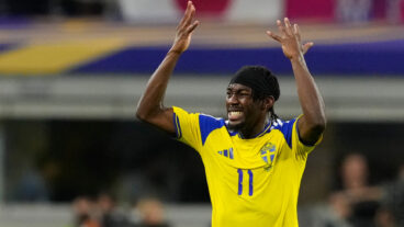 Sweden's Anthony Elanga celebrates scoring his side's opening goal against Japan during the World Cup Group F soccer match in Arlington, Texas, near Dallas, Thursday, June 25, 2026. (AP Photo/Tony Gutierrez)  WCSI137