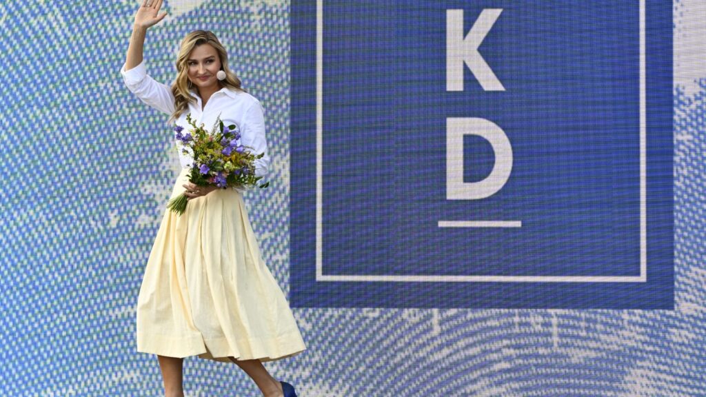 VISBY, SVERIGE 20260623
Kristdemokraternas partiledare Ebba Busch (KD) efter sitt tal när Almedalsveckan inleds på tisdagen.
Foto: Anders Wiklund / TT / Kod 10040