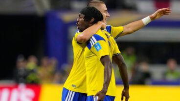 Sweden's Anthony Elanga, right, celebrates scoring his side's opening goal against Japan during the World Cup Group F soccer match in Arlington, Texas, near Dallas, Thursday, June 25, 2026. (AP Photo/Tony Gutierrez)  WCSI138