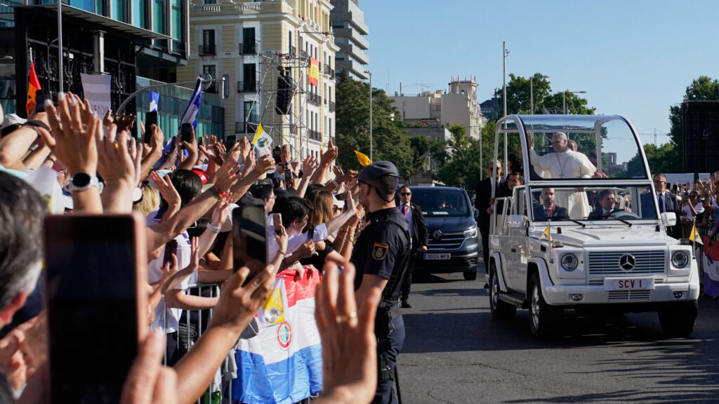 Pope Leo XIV arrives in the popemobile at Plaza de Cibeles to preside over a Mass marking the Catholic feast of Corpus Christi at Plaza de Cibeles in Madrid, Spain, Sunday, June 7, 2026, on the second day of his seven-day apostolic visit to mainland Spain and the Canary Islands. (AP Photo/Andrea Comas) EM176