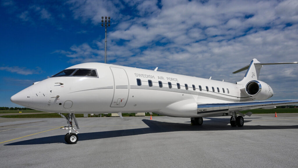 UPPSALA 20260601
Under måndagen överlämnades de två nya statsflygen Transportflyg 106 till flygvapnet vid en ceremoni på Uppsala garnison. De nya statsflygplanen, Bombardier Global 6500, kommer främst att nyttjas av regeringen, försvaret och kungahuset. Flygplanen kommer opereras av 75:e statsflygsskvadronen som tillhör F 7 men är placerade på Arlanda flygplats.
Foto: Jonas Ekströmer / TT / Kod 10030