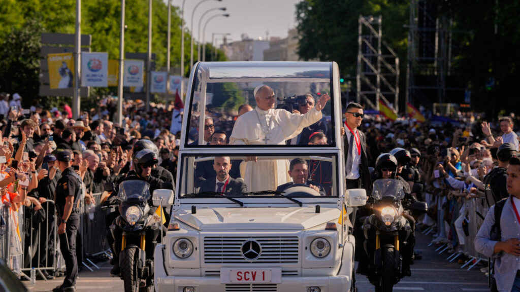 Pope Leo XIV arrives in the popemobile at Plaza de Cibeles for a Holy Mass and Corpus Christi procession in Madrid, Spain, Sunday, June 7, 2026, on the second day of his seven-day apostolic visit to mainland Spain and the Canary Islands. (AP Photo/Bernat Armangue) EM140