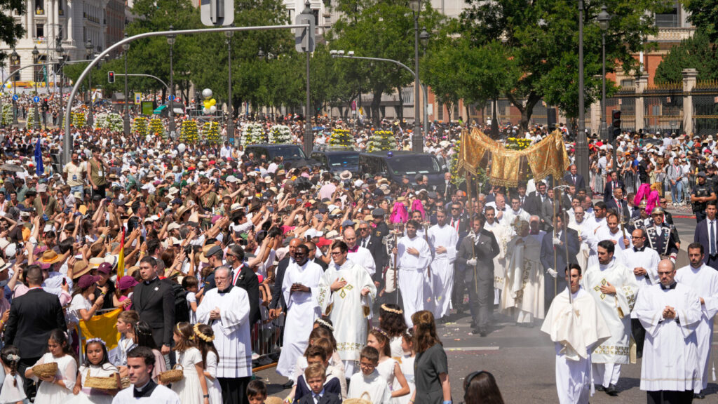 Pope Leo XIV takes part in a procession marking the Catholic feast of Corpus Christi at Plaza de Cibeles in Madrid, Spain, Sunday, June 7, 2026, on the second day of his seven-day apostolic visit to mainland Spain and the Canary Islands. (AP Photo/Bernat Armangue) EM169