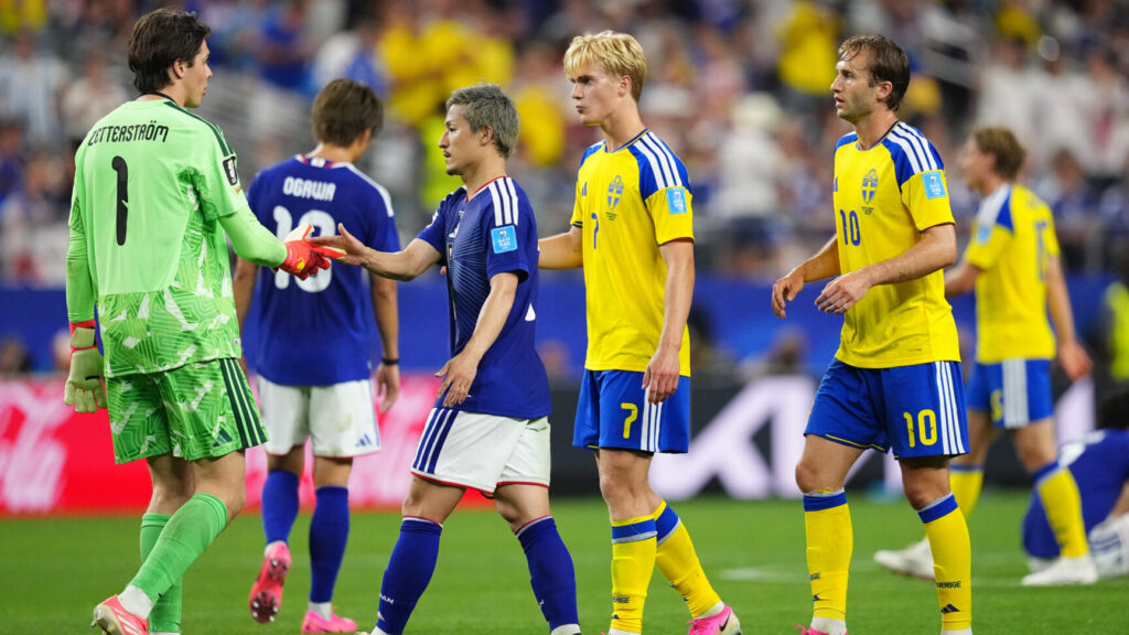 Japan's Daizen Maeda, center, greets to Sweden goalkeeper Jacob Widell Zetterstrom after the World Cup Group F soccer match in Arlington, Texas, near Dallas, Thursday, June 25, 2026. (AP Photo/Julio Cortez) WCFL148