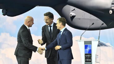 ANKARA, TURKIET 20260707
Mark Rutte, generalsekreterare för Nato, statsminister Ulf Kristersson och Saabs vd Micael Johansson under ett forum för försvarsindustri inför Nato-toppmötet i Ankara, Turkiet.
Foto: Christine Olsson / TT / Kod 10430