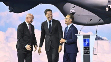 ANKARA, TURKIET 20260707
Mark Rutte, generalsekreterare för Nato, statsminister Ulf Kristersson och Saabs vd Micael Johansson under ett forum för försvarsindustri inför Nato-toppmötet i Ankara, Turkiet.
Foto: Christine Olsson / TT / Kod 10430