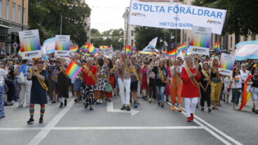 STOCKHOLM, SVERIGE 20260801
Stolta föräldrar till HBTQi barn går i Prideparaden som går från Norr Mälarstrand till Slussen under årets Stockholm Pride
Foto: Magnus Grimstedt / TT / Kod 11700