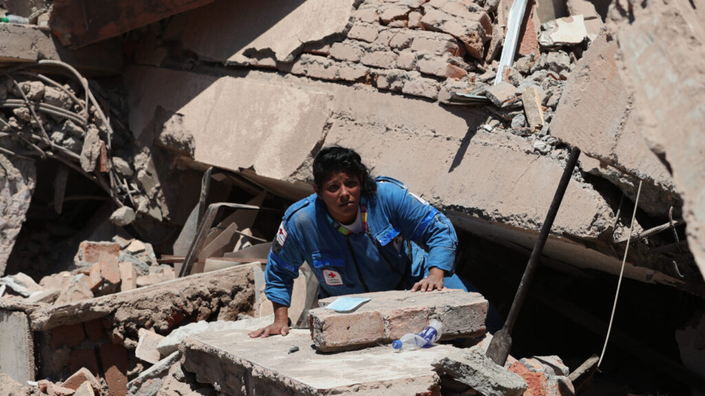 A rescue worker searches for survivors after an earthquake struck Cali, Colombia, Monday, Aug. 10, 2026. (AP Photo/Santiago Saldarriaga) XRM881