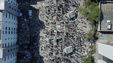 Residents and rescue workers search through the rubble after an earthquake struck Cali, Colombia, Monday, Aug. 10, 2026. (AP Photo/Santiago Saldarriaga)  XRM892