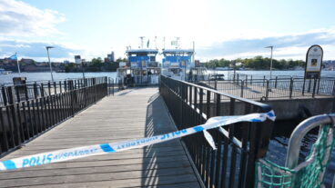 STOCKHOLM, SVERIGE 20260816
Tre personer skadades när en Djurgårdsfärja körde in i kajen vid Allmänna gränd på Djurgården på söndagen.
Foto: Magnus Lejhall / TT / Kod 10658