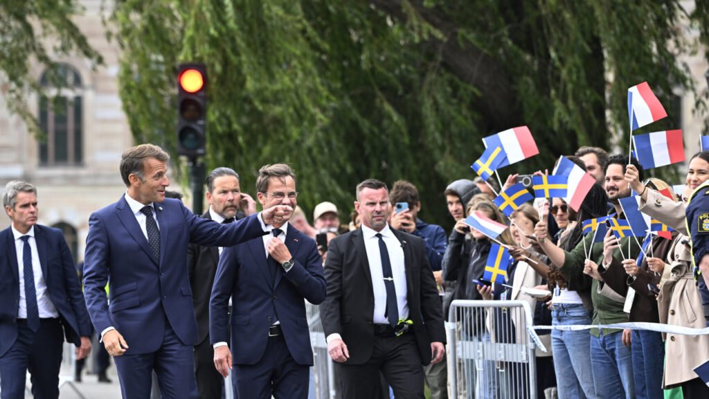 STOCKHOLM , SVERIGE 20260831
Frankrikes president Emmanuel Macron välkomnas av statsminister Ulf Kristersson (M) i Stockholm för ett bilateralt möte med fokus på Sveriges och Frankrikes fördjupade försvarspolitiska samarbete.
Foto: Pontus Lundahl / TT / Kod 10050