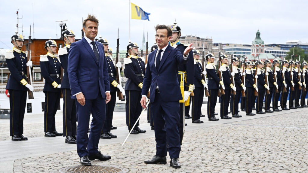 STOCKHOLM, SVERIGE 20260831
Frankrikes president Emmanuel Macron välkomnas av statsminister Ulf Kristersson (M) i Stockholm för ett bilateralt möte med fokus på Sveriges och Frankrikes fördjupade försvarspolitiska samarbete.
Foto: Anders Wiklund / TT / Kod 10040