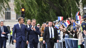 STOCKHOLM , SVERIGE 20260831
Frankrikes president Emmanuel Macron välkomnas av statsminister Ulf Kristersson (M) i Stockholm för ett bilateralt möte med fokus på Sveriges och Frankrikes fördjupade försvarspolitiska samarbete.
Foto: Pontus Lundahl / TT / Kod 10050
