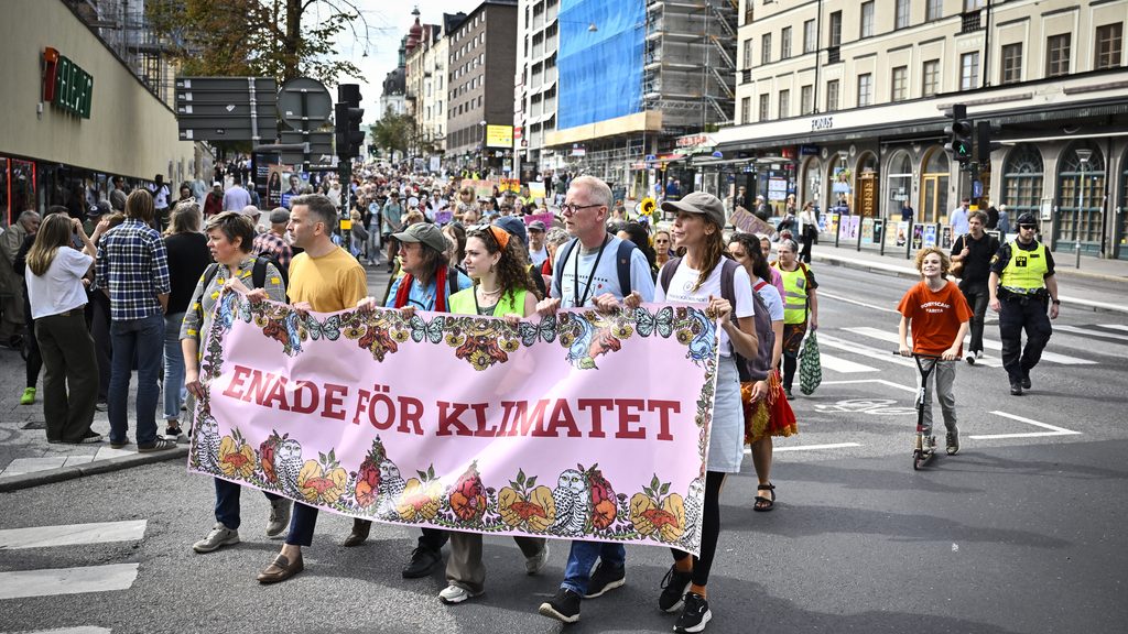STOCKHOLM, SVERIGE 20260823
när Naturskyddsföreningen tillsammans med Rebellmammorna, Rebellpapporna och Researchers Desk anordnar en stor klimatdemonstration i Stockholm.
Foto: Christine Olsson / TT / Kod 10430