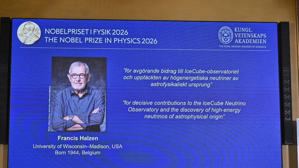 STOCKHOLM, SVERIGE 20261006
Francis Halzen tilldelas 2026 års Nobelpris i fysik tillkännages under en pressträff på Kungliga Vetenskapsakademien.
Foto: Christine Olsson / TT / Kod 10430